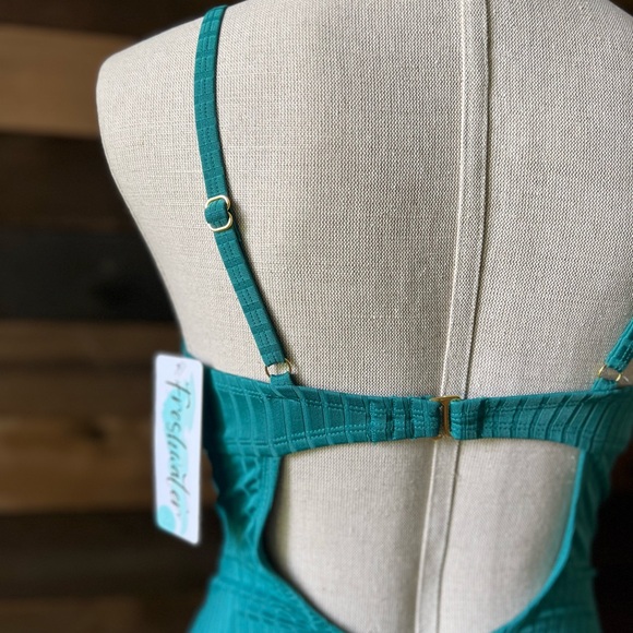 NWT Women's Freshwater O-Ring V Neck One-Piece Swimsuit - Picture 9 of 11